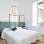 Cosa mettere sopra la testata del letto: personalizzare con tocchi d'arte