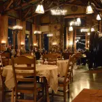 Allestire tavoli da ristorante all’esterno: le caratteristiche da considerare