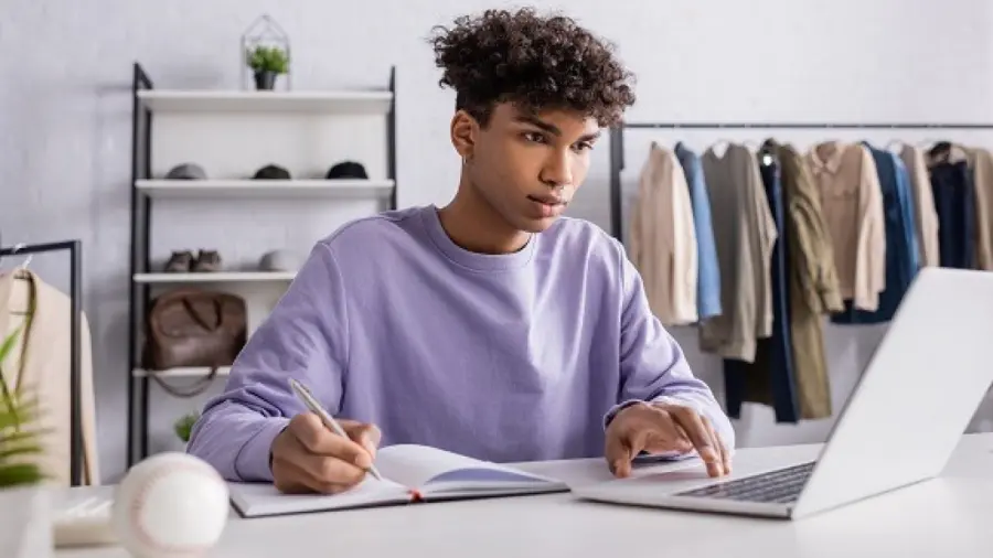 Come scrivere una tesi di laurea in modo impeccabile: consigli utili